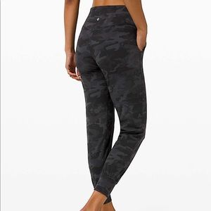 Lululemon Align Jogger 28"
Incognito Camo Multi Grey
